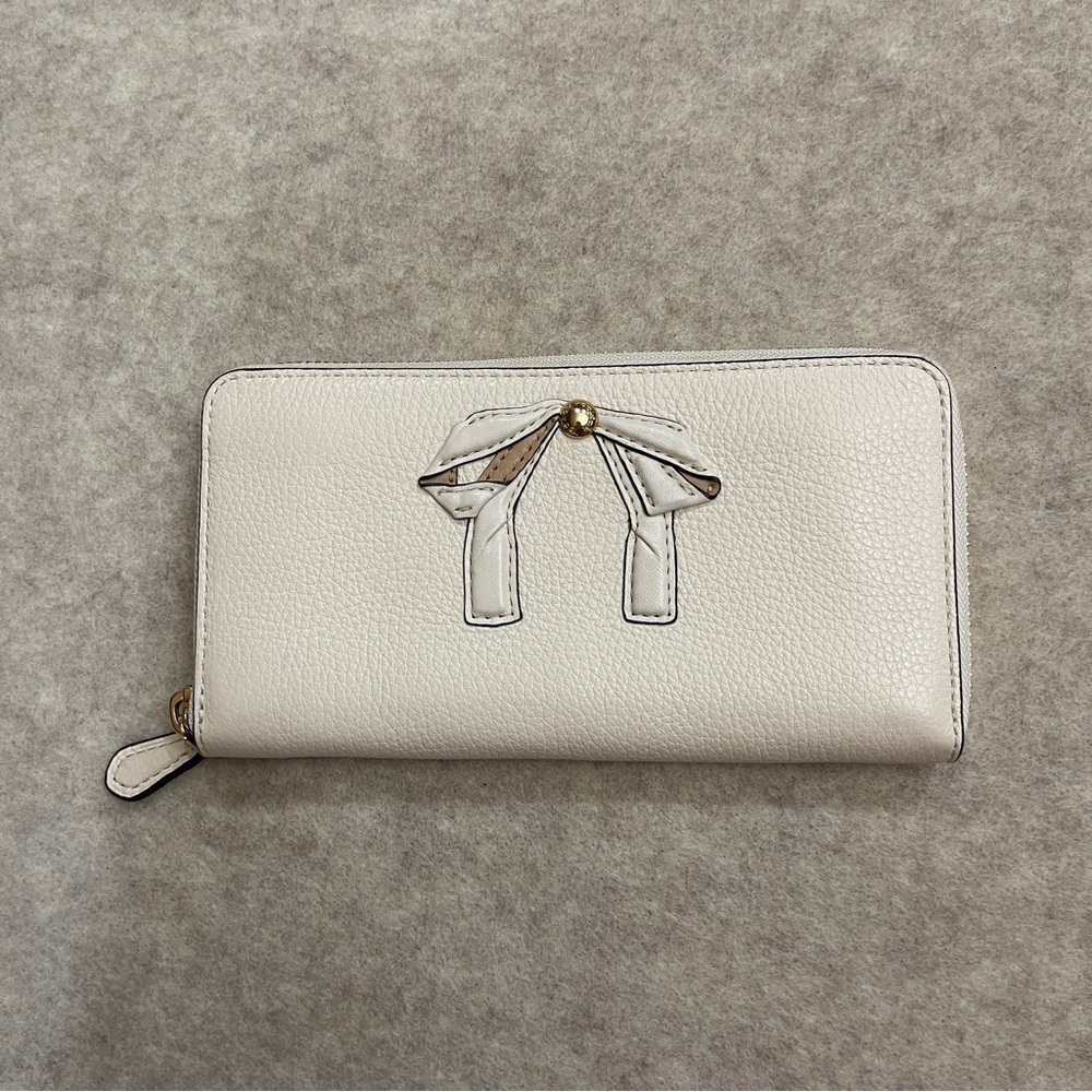 Coach Pebbled Leather Off White 3D Bow Zip Around Long Wallet Gold Hardware - Picture 4 of 11